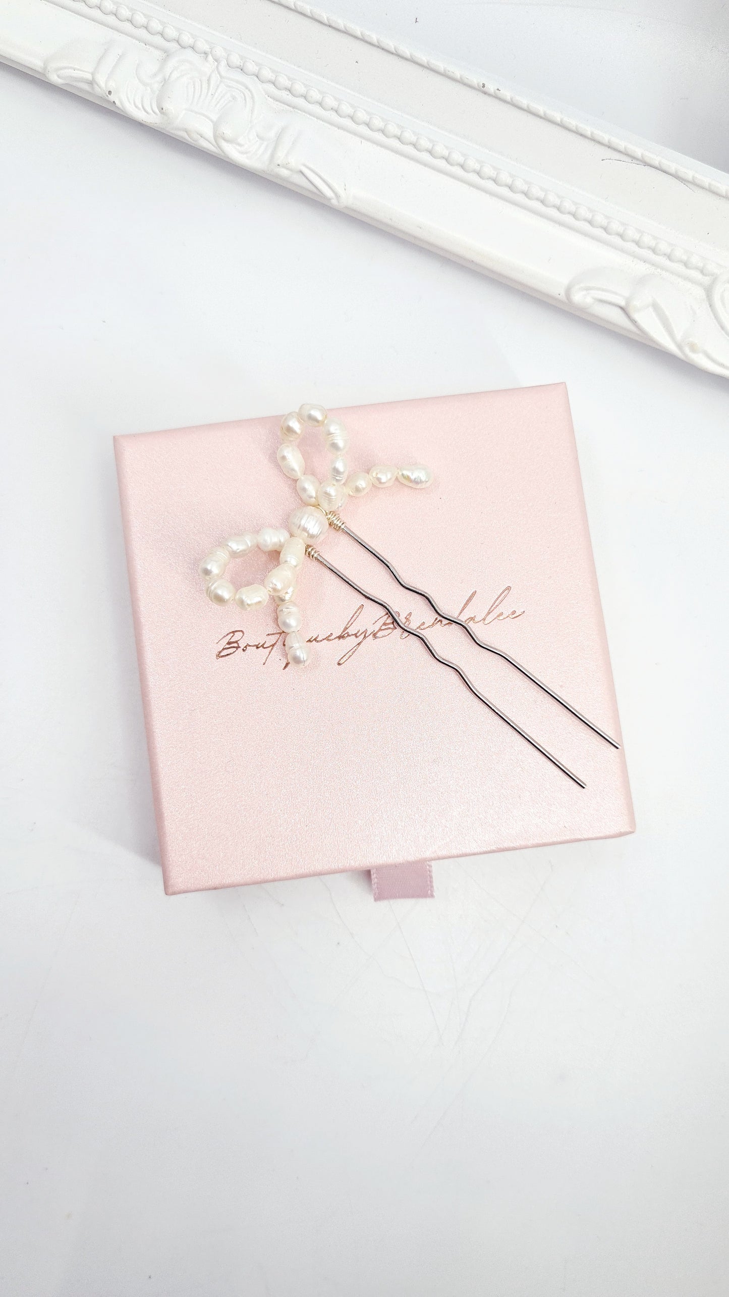 VICTOIRE Bow Hairpin