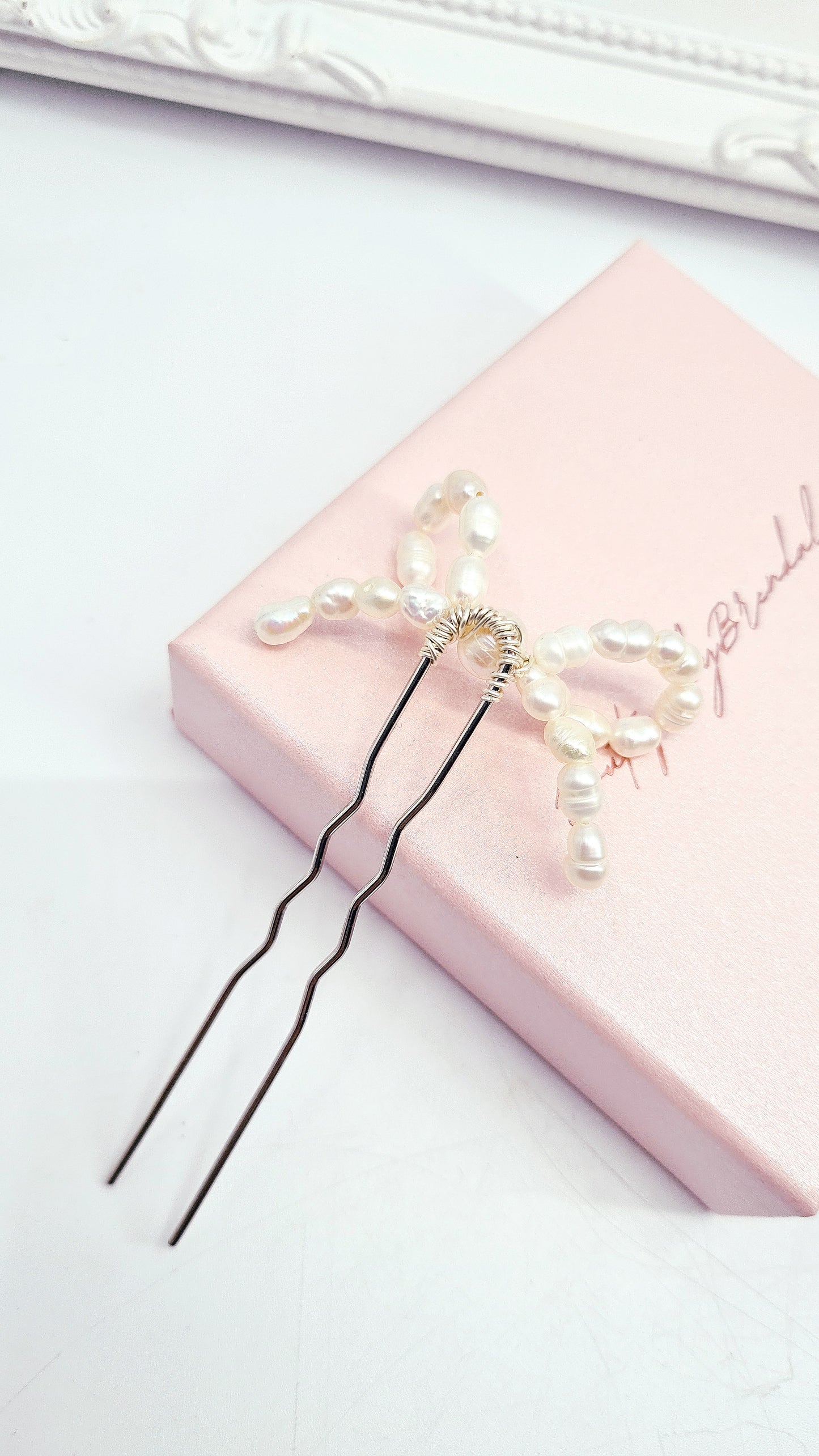 VICTOIRE Bow Hairpin