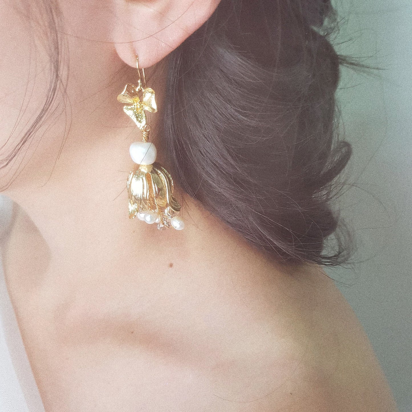 FEUILLE D'OR Pearl Earrings.