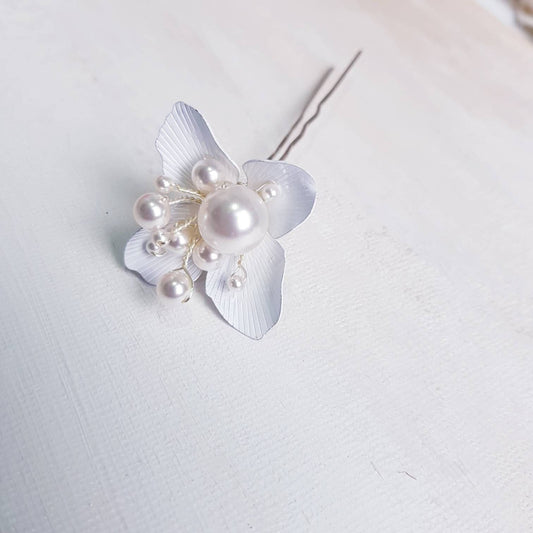 BoutiquebyBrendaLee LA BOULES Hair U Pin Goddess hairpin White Flower hair accessories handcrafted cream pearls beaded Australia