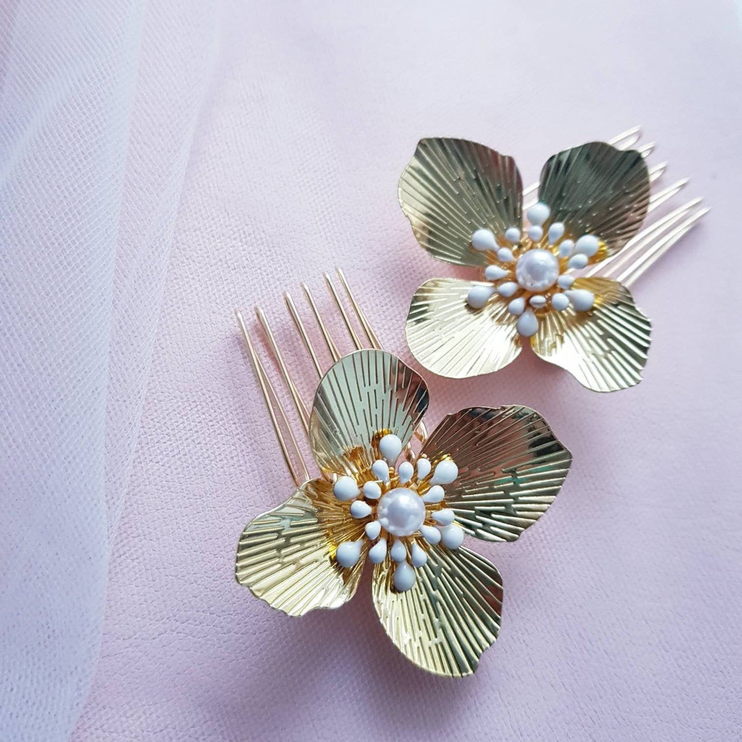 PÉTALES Haircombs Set of 2 Silver Gold bridal wedding hairpins White Flower hair accessories Australia fascinate handmade clips bridesmaids