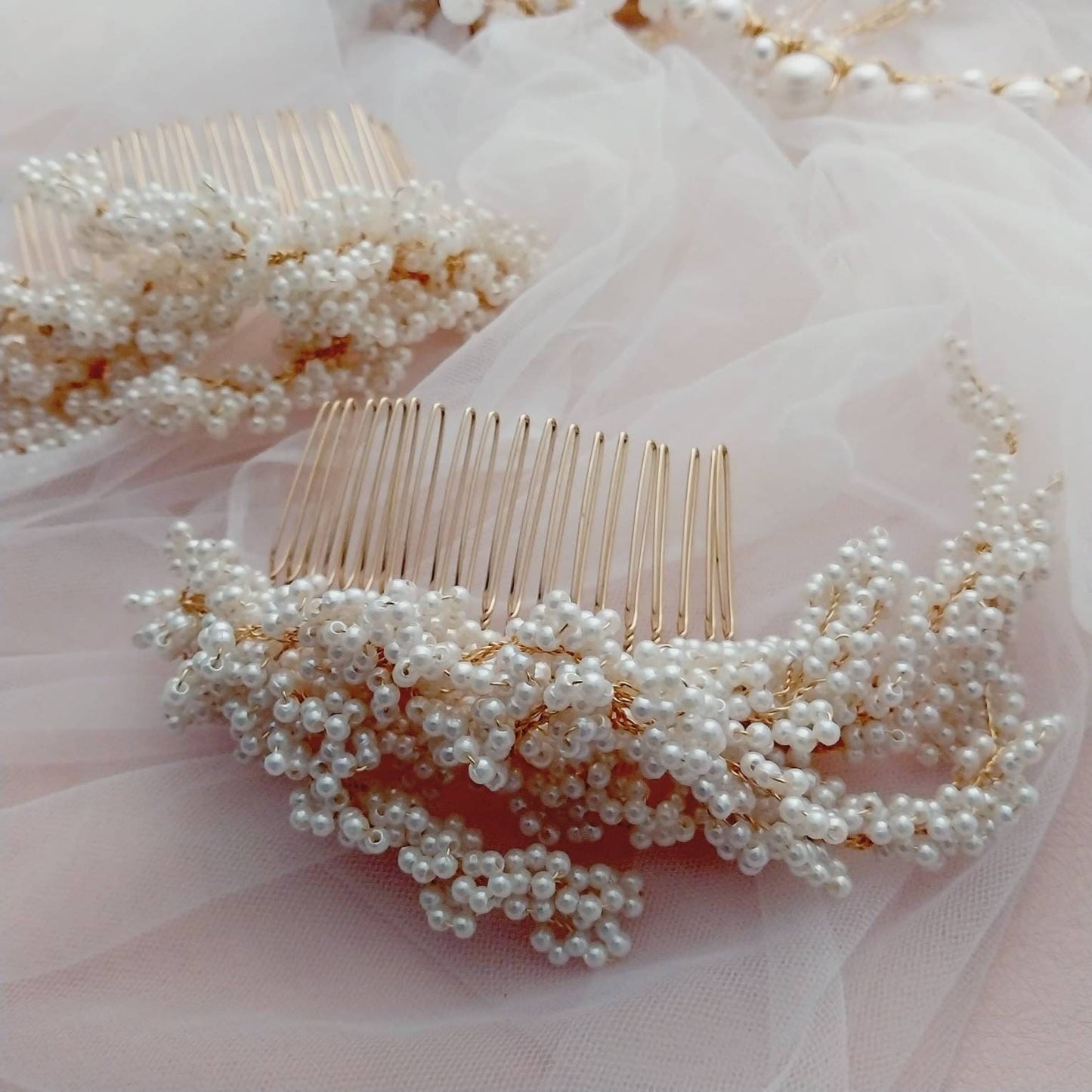 PETITES PLEINE Haircombs Set of 2 Bridal hair clips Wedding handmade cream white pearl hair accessories pearls aesthetic dainty ethereal